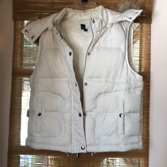 Sacks Fifth Ave Down feathered vest. - Picture 1 of 8